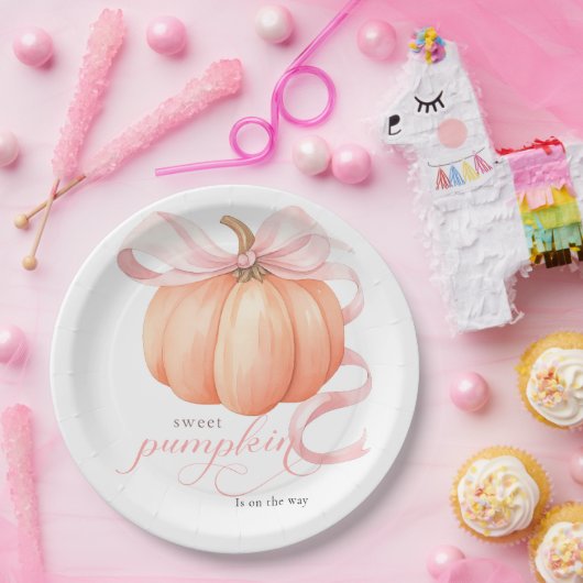 スウィートリトルカボチャのピンクの弓が途中にある ペーパープレート (パーティー)