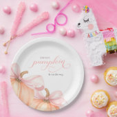スウィートリトルカボチャのピンクの弓が途中にある ペーパープレート (パーティー)