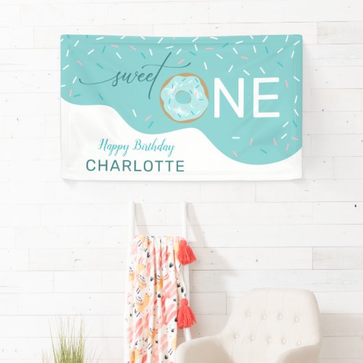 スウィートワンかわいいティール(緑がかった色)ガールの第1バースデーバナー 横断幕 (インサイチュ)