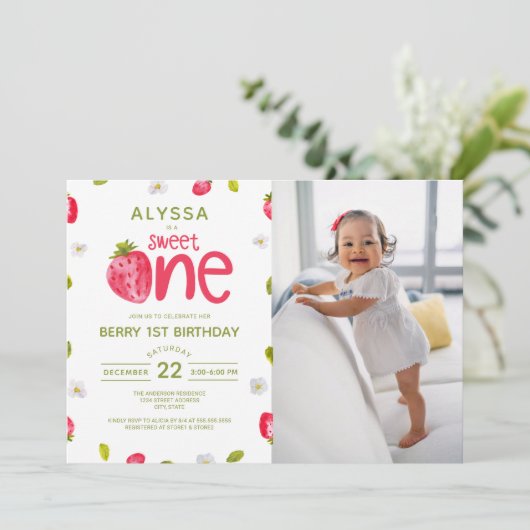 スウィートワンストロベリーフォトファースト誕生日 招待状 (スタンド正面)