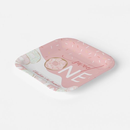 スウィートワンピンクつや消しガールズファースト誕生日 ペーパープレート (傾斜あり)