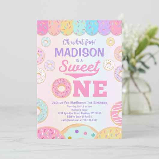 スウィートワンレインボードーナツ1st誕生日招待状 招待状 (スタンド正面)