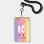 スウィート16グリッタリーレインボー誕生日招待状 バッジ (正面（ネックストラップ付）)