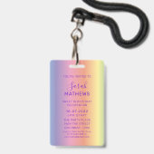 スウィート16グリッタリーレインボー誕生日招待状 バッジ (裏面（ネックストラップ付）)