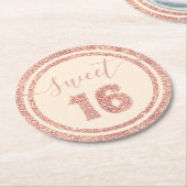 スウィート16サーモンフェイクグリッターストライプ誕生日パーティー ラウンドペーパーコースター (アングル)