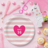 スウィート16ハートオンピンク&ホワイトストライプの紙プラット ペーパープレート (パーティー)