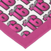 スウィート16バースデーパーティーピンクグリッター パーソナライズされた テーブルクロス (アングル)