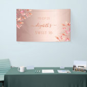 スウィート16誕生日バラ金ゴールドピンク花模様秋 横断幕 (トレードショー)