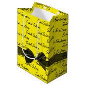 スウィート16誕生日ボウオンイエロー ミディアムペーパーバッグ (正面アングル)