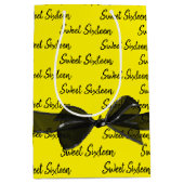 スウィート16誕生日ボウオンイエロー ミディアムペーパーバッグ (正面)