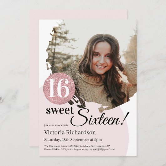 スウィート16誕生日モダンピンクグリッターカスタム写真 招待状 (正面/裏面)