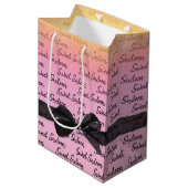 スウィート16 バースデーボウ グリッター付き ミディアムペーパーバッグ (正面アングル)