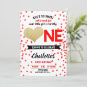 スウィート&おもしろいブラック赤いハートガールファースト誕生日 招待状 (スタンド正面)