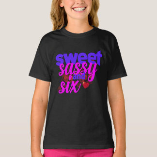 スウィート サシー アンド シックス 6歳の誕生日 女の子 ピンクとパープル Tシャツ