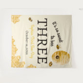 スウィート・トゥ・ビー・スリー・サード・バースデー・ビーズ・ハニコム タペストリー (正面(横))