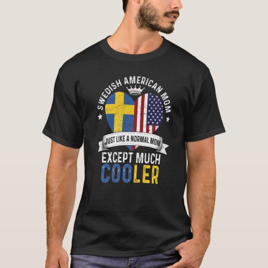 スウェーデンのアメリカ人ママ母の日ママの国が飲み込んだ Tシャツ (正面)