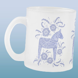 スウェーデンのダーラハスト(ペリウィンクルブルーとホワイト) フロストグラスマグカップ