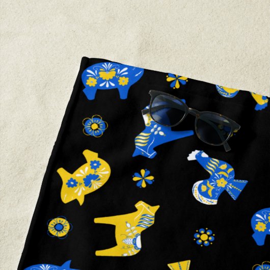 スウェーデンのフォークダラファームアニマルズLブルーとイエロー ビーチタオル (インサイチュ)