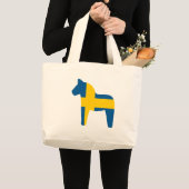 スウェーデンの旗のDalaの馬 ラージトートバッグ (正面(商品))