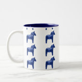 スウェーデンの青いDalaの馬パターンスカンジナビア人 ツートーンマグカップ (左)
