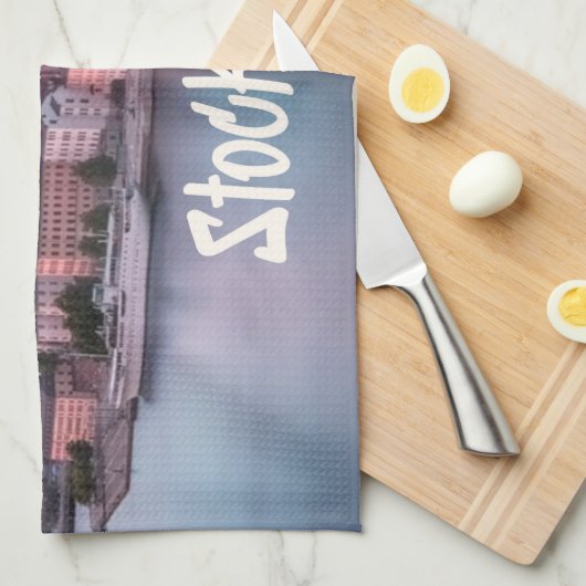 スウェーデンの首都ストックホルムの夜スカイライン キッチンタオル (四つ折り)