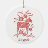 スウェーデンダラホースパーソナライズされたレッド セラミックオーナメント (裏面)