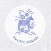 スウェーデンダラホースブルーアンドホワイト名前をカスタムする ラベル (デザイン1)