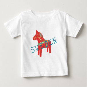 スウェーデン人のDalaの馬のギフト及び挨拶 ベビーTシャツ