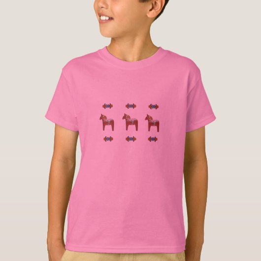 スウェーデン人のDalaの馬のスカンジナビアのデザイン Tシャツ (正面)
