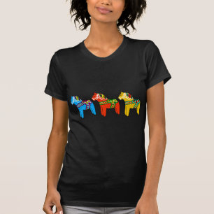 スウェーデン人のDalaの馬 Tシャツ