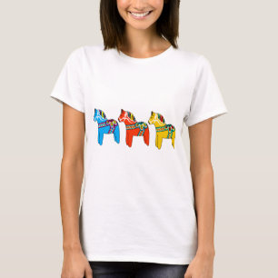スウェーデン人のDalaの馬 Tシャツ