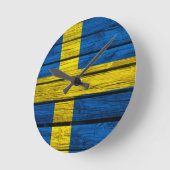 スウェーデン国旗の素朴木材 ラウンド壁時計 (傾斜)
