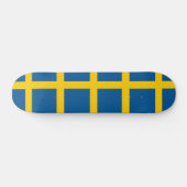 スウェーデン国旗を掲げたスケートボード スケートボード (横)