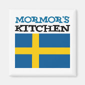 スウェーデン国旗を掲げたモルモールの台所 マグネット (正面)