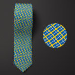 スウェーデン国旗 ネクタイ<br><div class="desc">スウェーデン国旗Pattern Necktieは、巧みな角度の付いたデザインを使用して、国の国の色を遠くから強調する。詳細な調査の際に、小さな旗のシームレスな繰り返しパターンは、国の国の旗を審美的に喜ばしい方法で示す。</div>