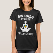 スウェーデン語(誕生、Chill By Choice) Tシャツ (正面)