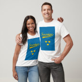 スウェーデン、スベージュ、3クラウン Tシャツ (ユニセックス)