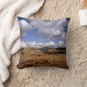 スカイスコットランドのブラブヘイン島を通過する雲 クッション (ブランケット)