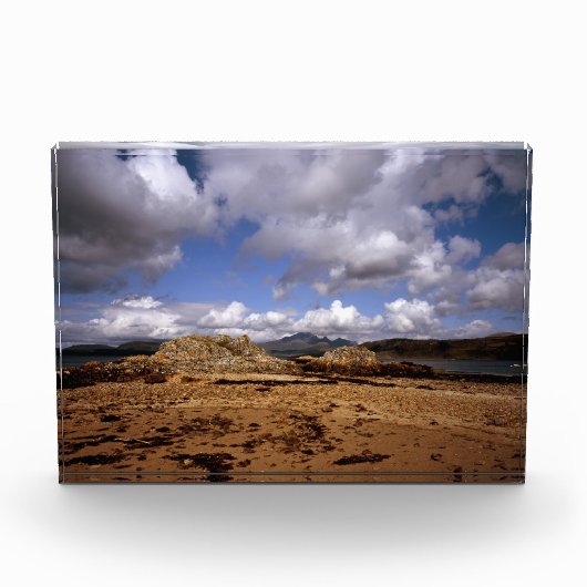 スカイスコットランドのブラブヘイン島を通過する雲 フォトブロック (正面)