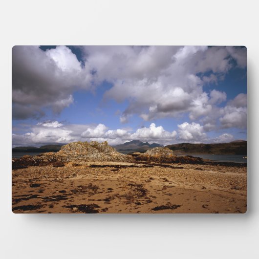 スカイスコットランドのブラブヘイン島を通過する雲 フォトプラーク (正面)