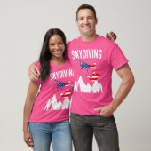 スカイダイバージャンプ飛行機からアメリカ国旗のスカイダイビング Tシャツ (ユニセックス)