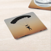 スカイダイバーパラシュートアットサンセットスカイダイバー スクエアペーパーコースター (アングル)