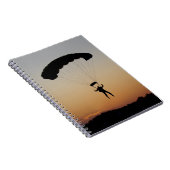 スカイダイバーパラシュートアットサンセットスカイダイバー ノートブック (右側)