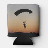 スカイダイバーパラシュートアットサンセットスカイダイバー 缶クーラー (裏面)