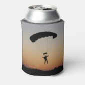 スカイダイバーパラシュートアットサンセットスカイダイバー 缶クーラー (缶裏面)