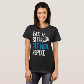 スカイダイビおもしろいング食べの睡眠がハイリピーター Tシャツ (正面フル)