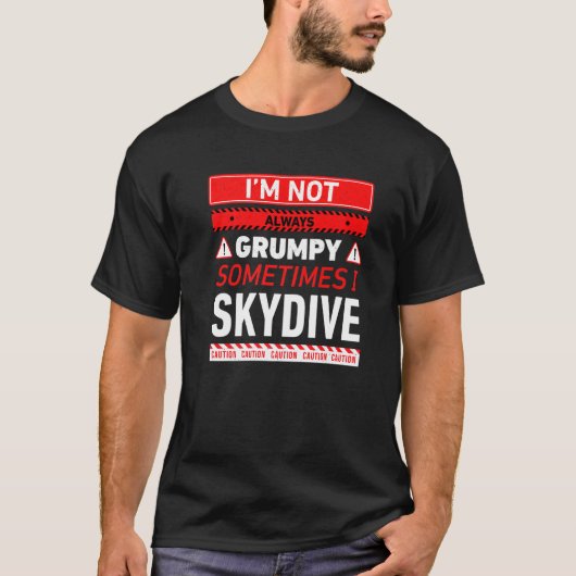 スカイダイビングが好きでいつも怒ってるわけじゃない Tシャツ (正面)