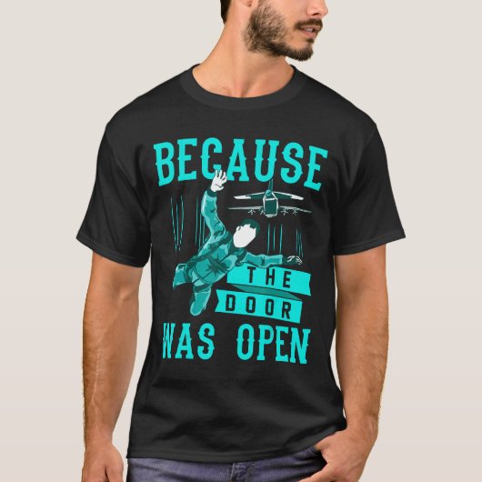 スカイダイビングが趣味 なぜならドアが開いたから スカイ Tシャツ (正面)
