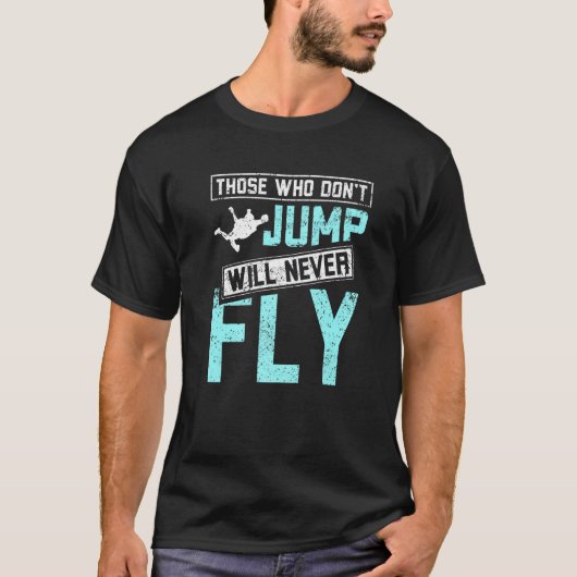 スカイダイビングで飛ばない奴は跳ばない Tシャツ (正面)