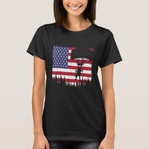 スカイダイビングヴィンテージアメリカンフラッグおもしろいスカイダイバースカイ Tシャツ